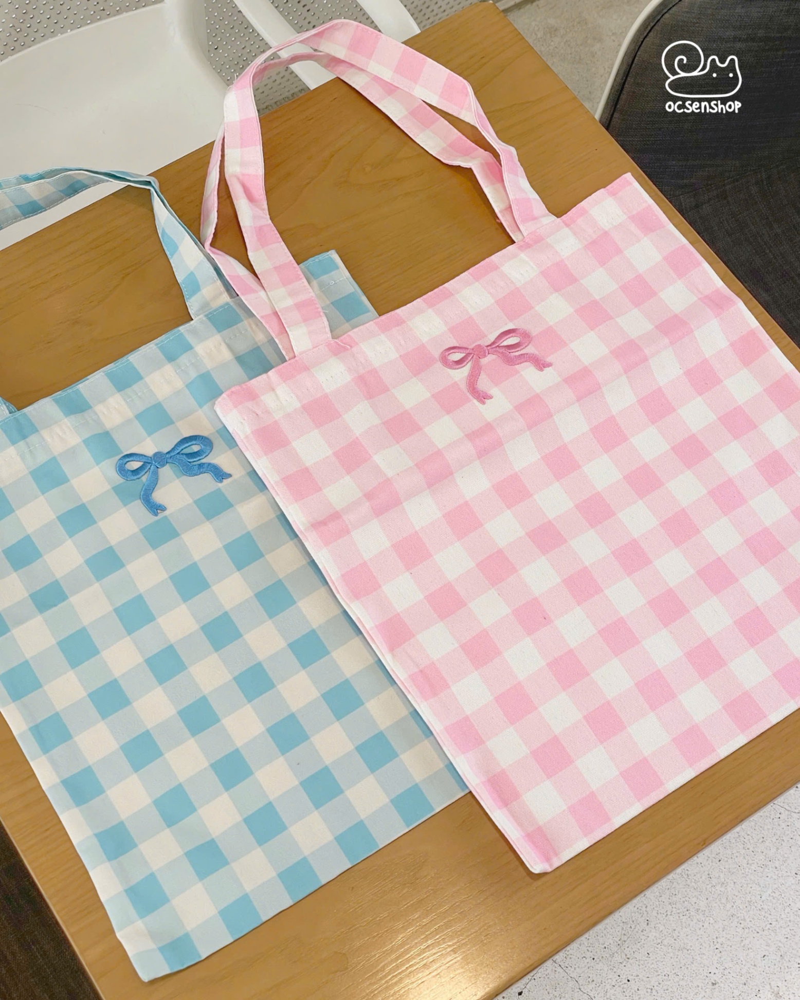 Totebag thêu nơ nền kẻ ô