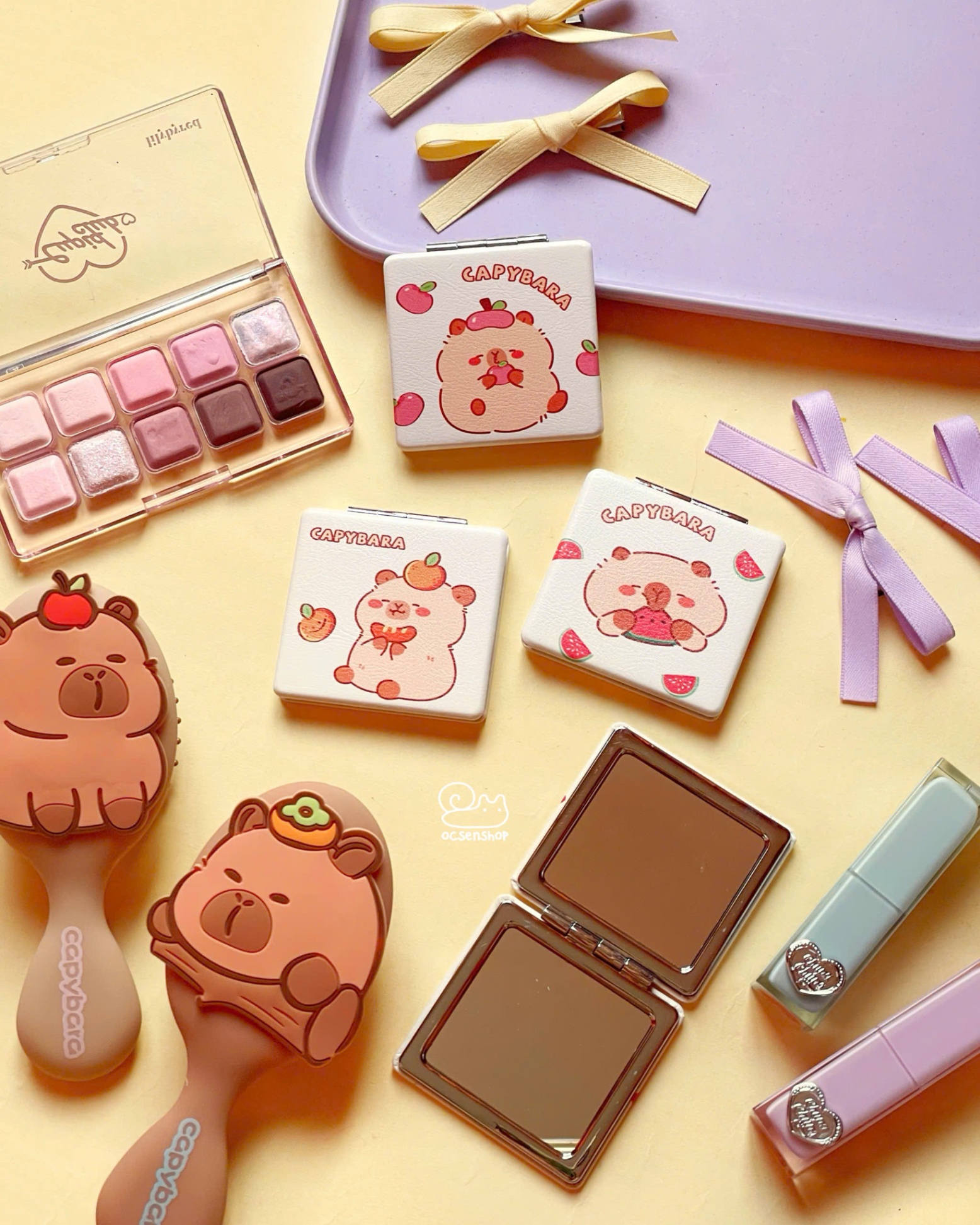 Gương gập vuông 2 mặt Capybara ăn trái cây