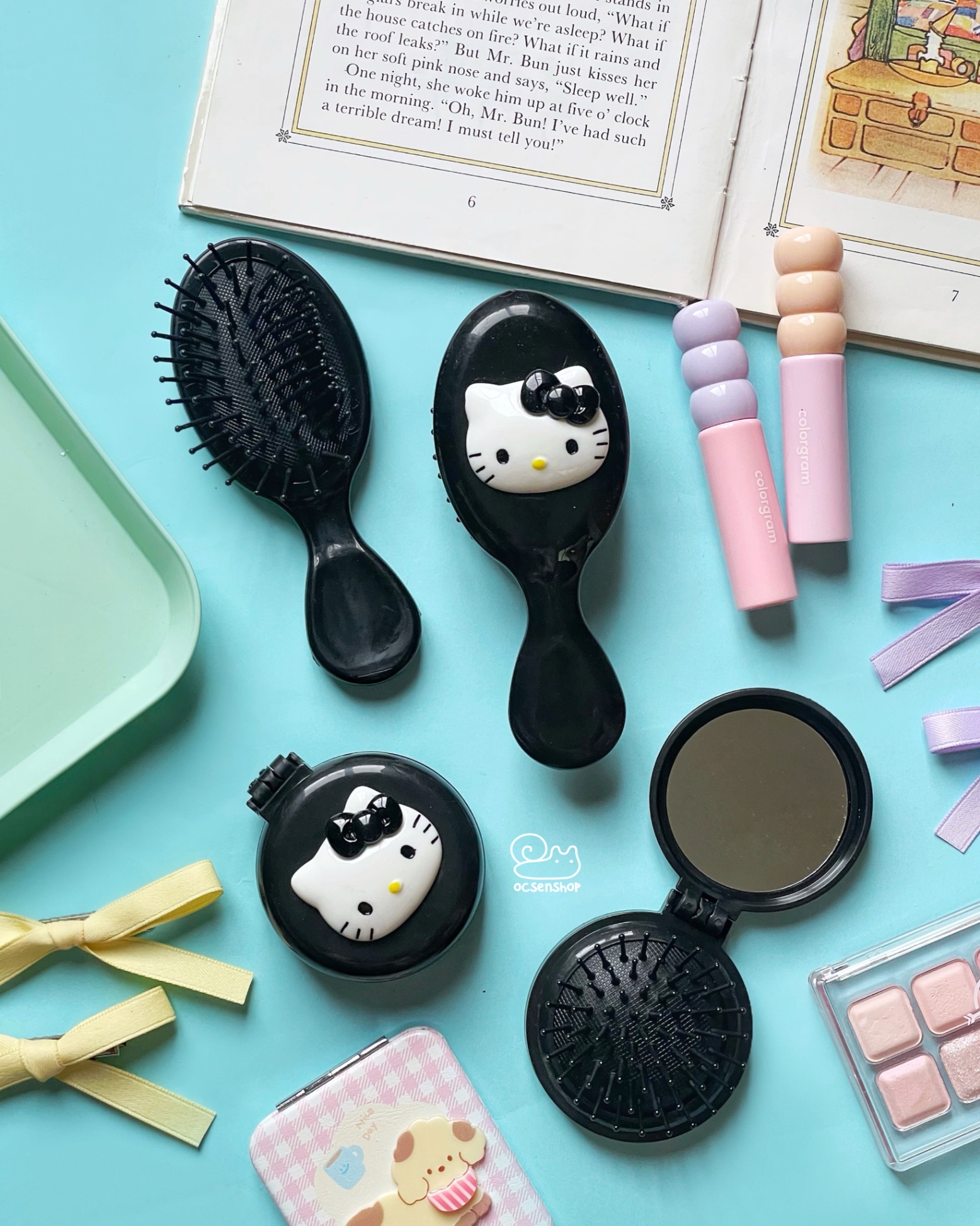 Lược gập kèm gương tròn Hello Kitty nền đen