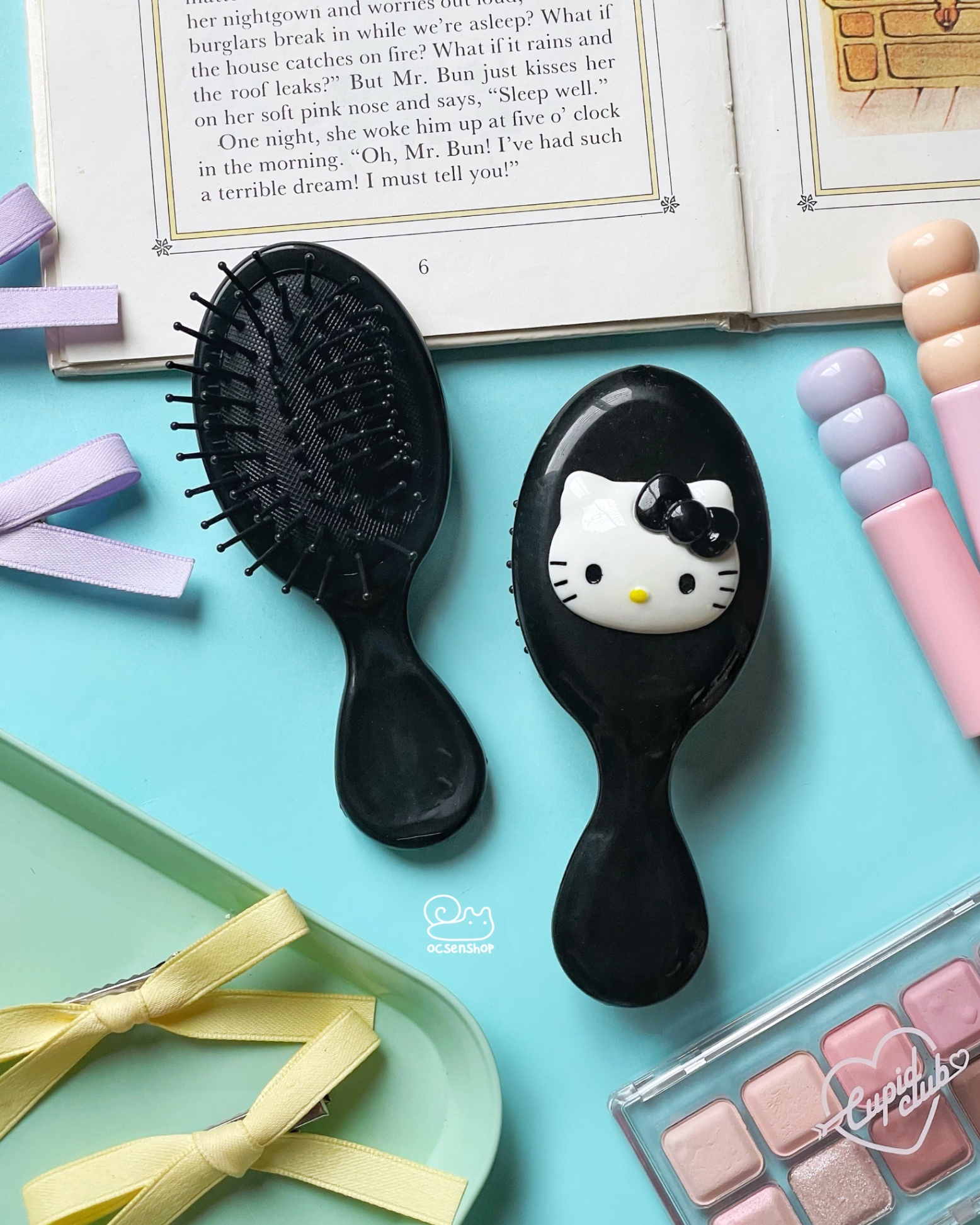 Lược massage Hello Kitty nền đen