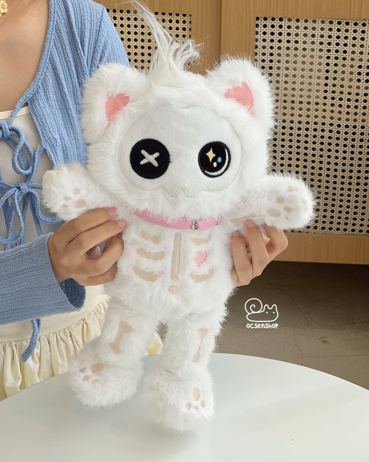 Mèo bông đeo vòng da (39cm)