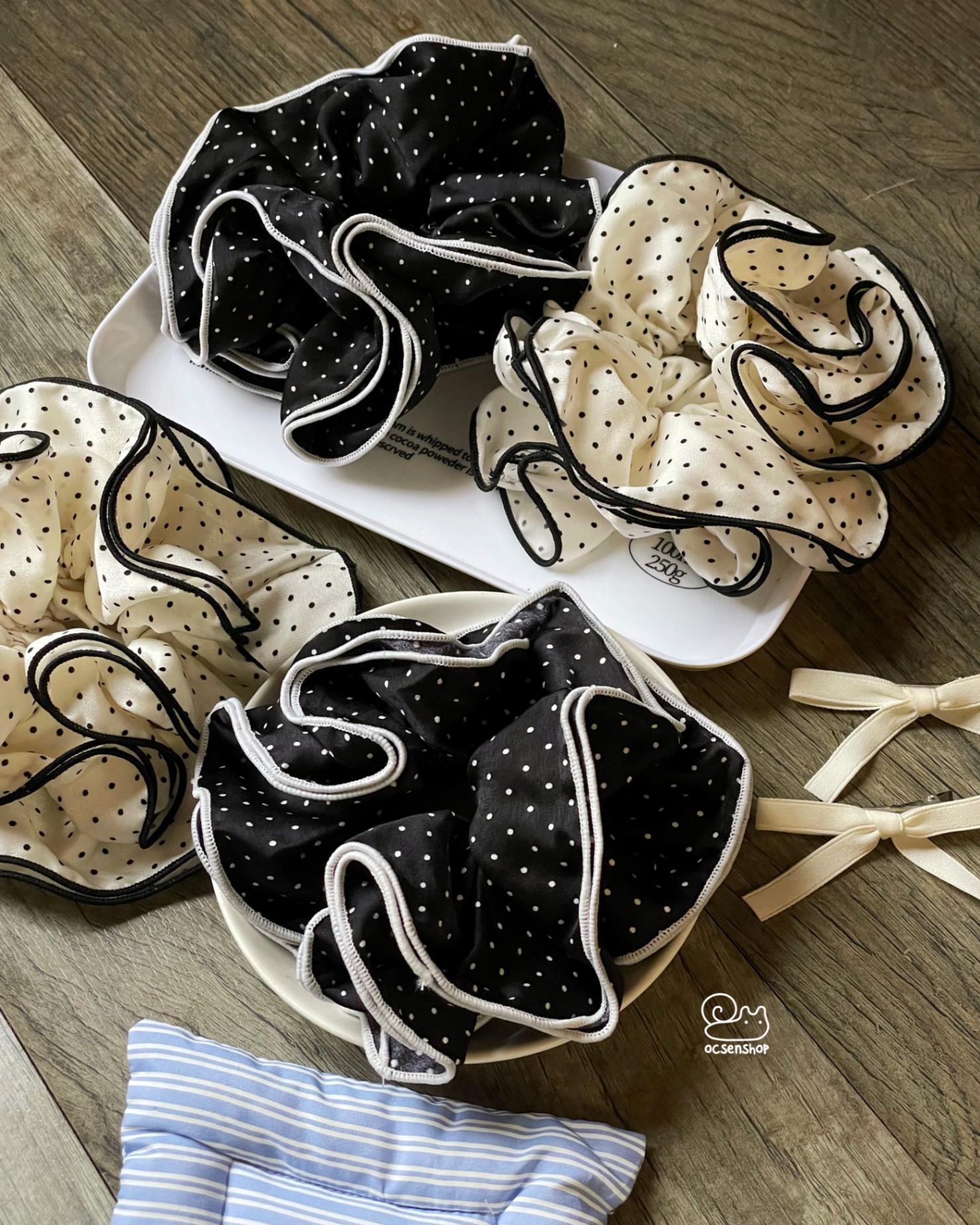 Scrunchie vải nền chấm viền bèo (4 lớp)
