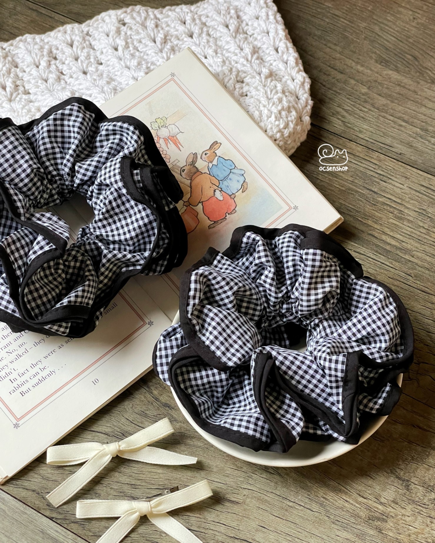 Scrunchie kẻ ô viền đen (4 lớp)
