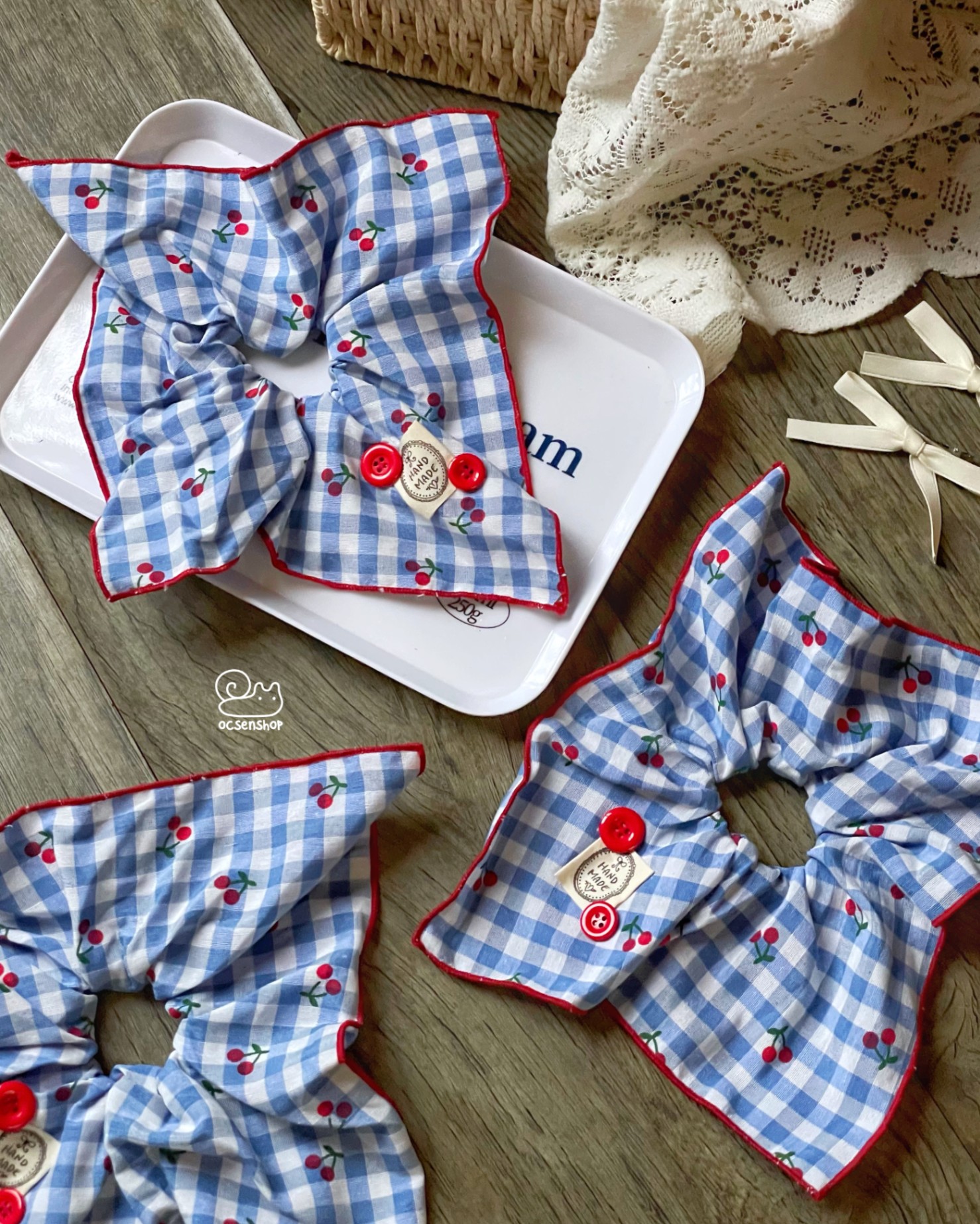 Scrunchie vuông Cherry nền kẻ ô xanh