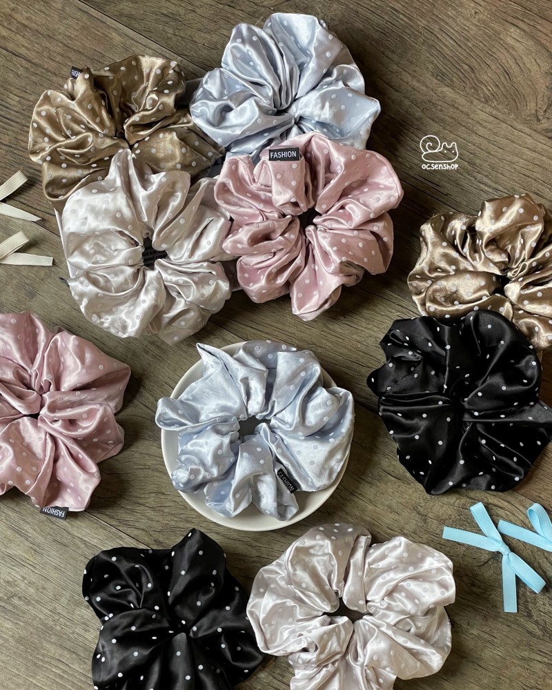 Scrunchie lụa bóng chấm bi