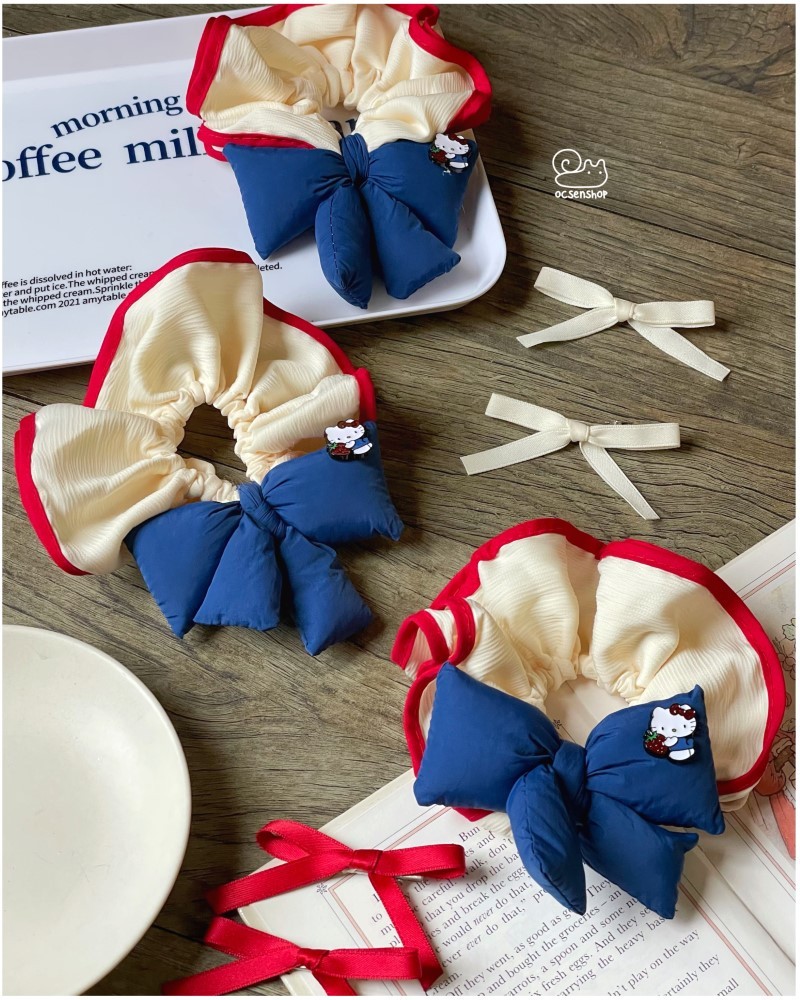 Scrunchie Nơ xanh charm Hello Kitty