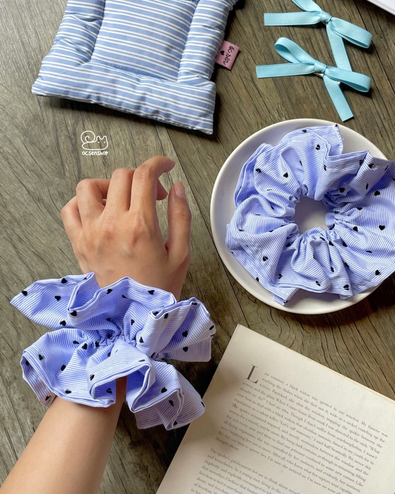 Scrunchie kẻ sọc nhiều trái tim (4 lớp)