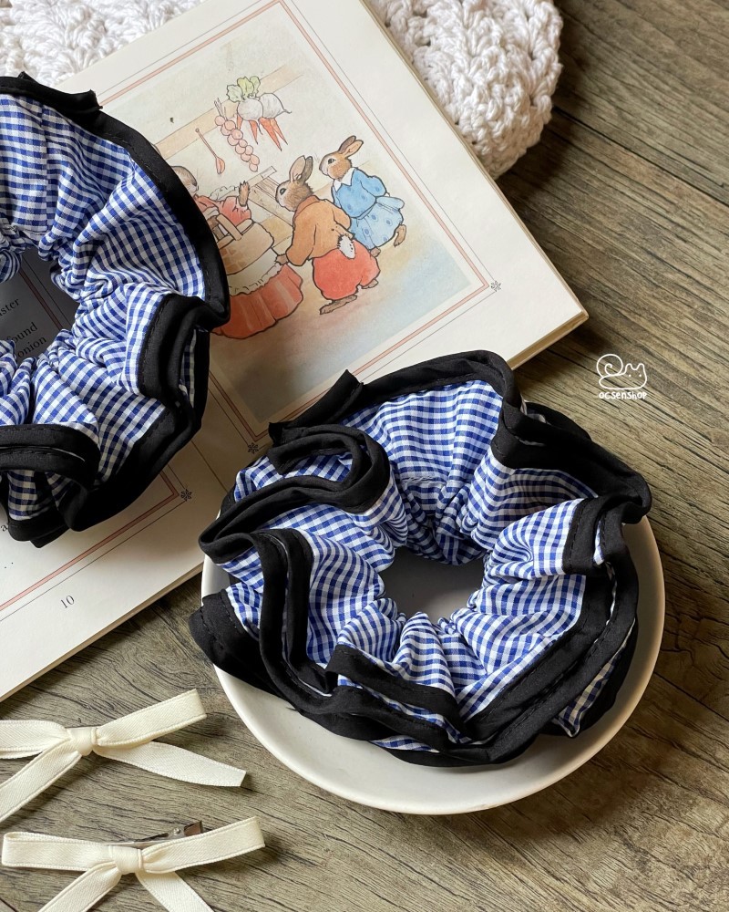 Scrunchie ke o xanh vien den (4 lop)