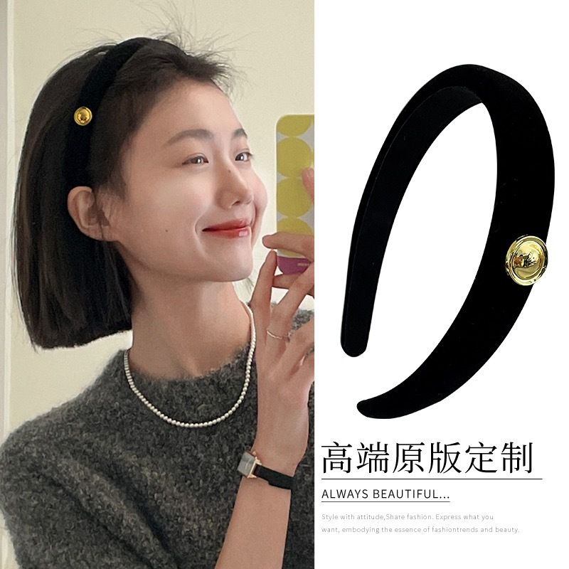 Bờm vải đen đính charm tròn vàng