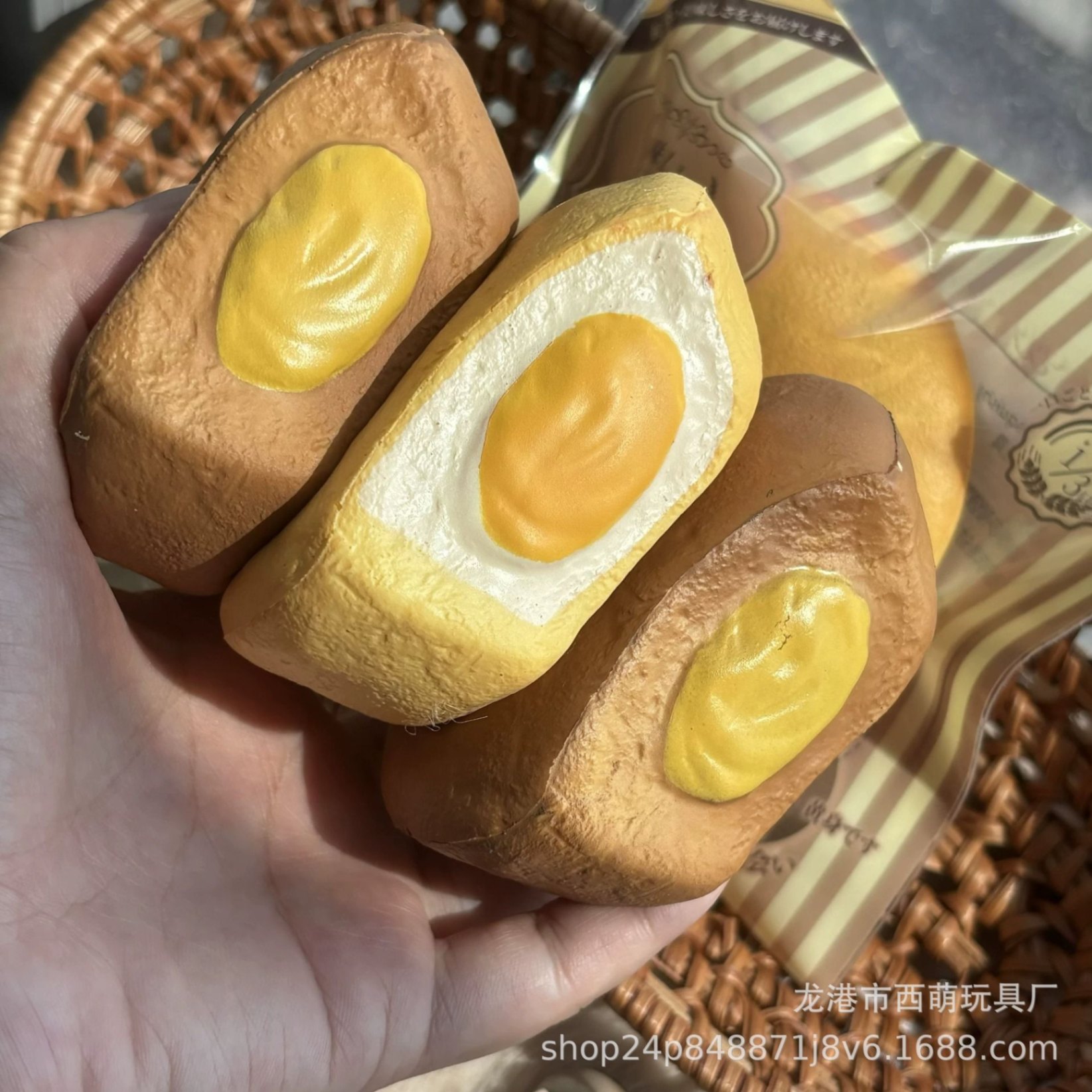 Squishy bánh Custas