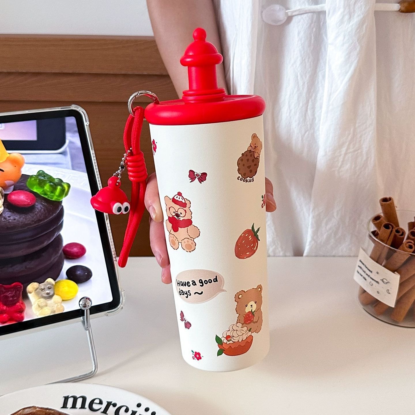 Bình giữ nhiệt nắp màu kèm móc (700ml)