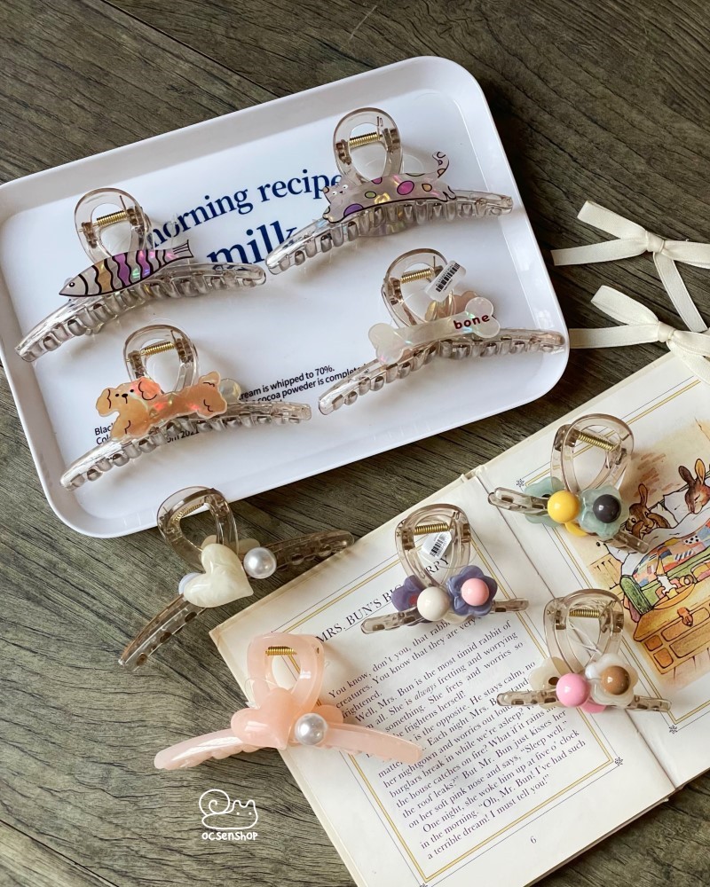 Kẹp càng cua bắt chéo charm hoa