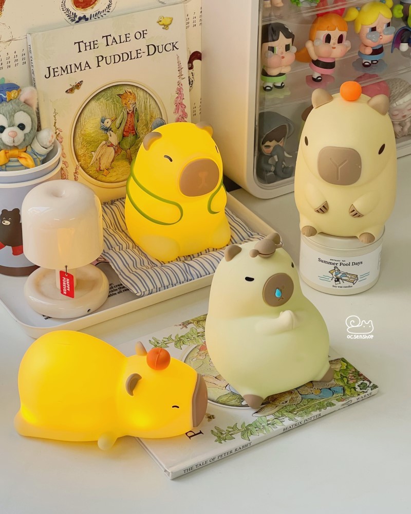 Đèn ngủ silicon Capybara nằm chắp tay