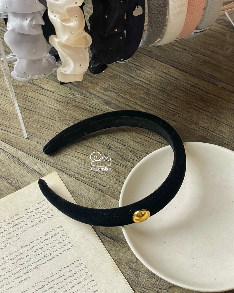 Bờm vải đen đính charm tròn vàng