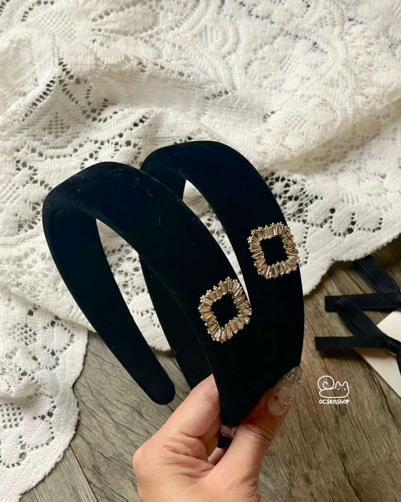 Bờm vải đen đính đá hình vuông