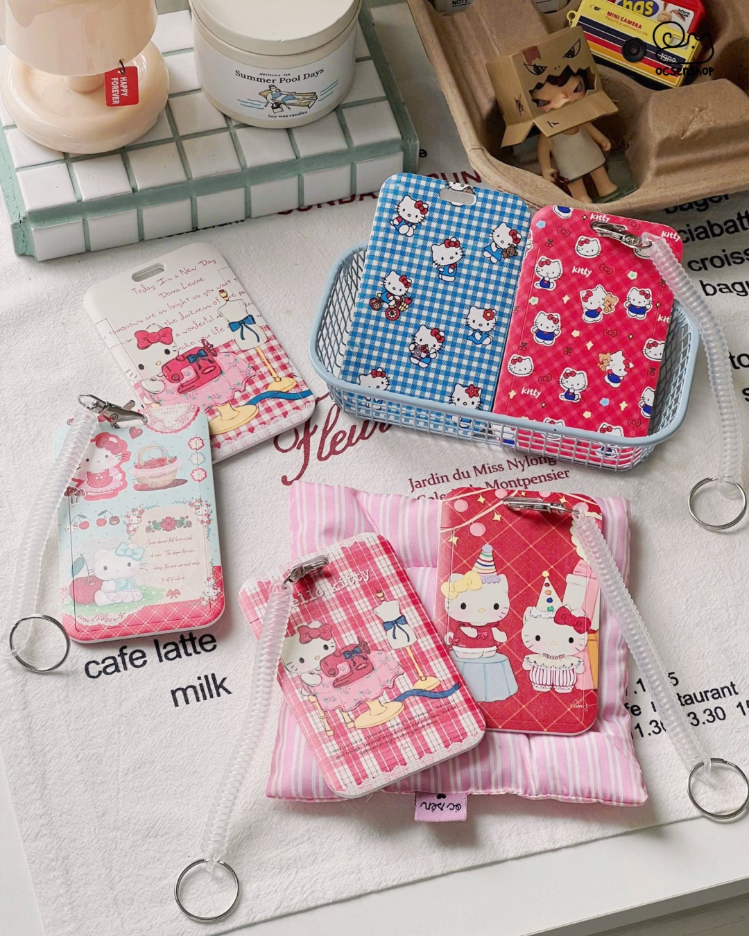 Card holder Hello Kitty kèm dây lò xo