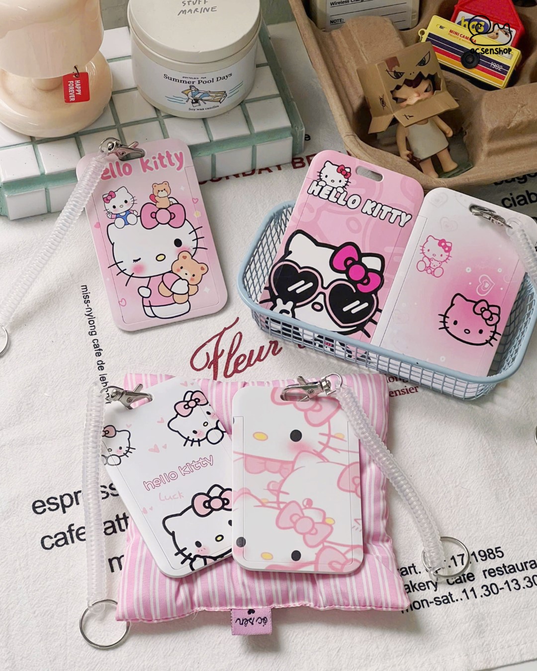 Card holder Hello Kitty kèm dây lò xo