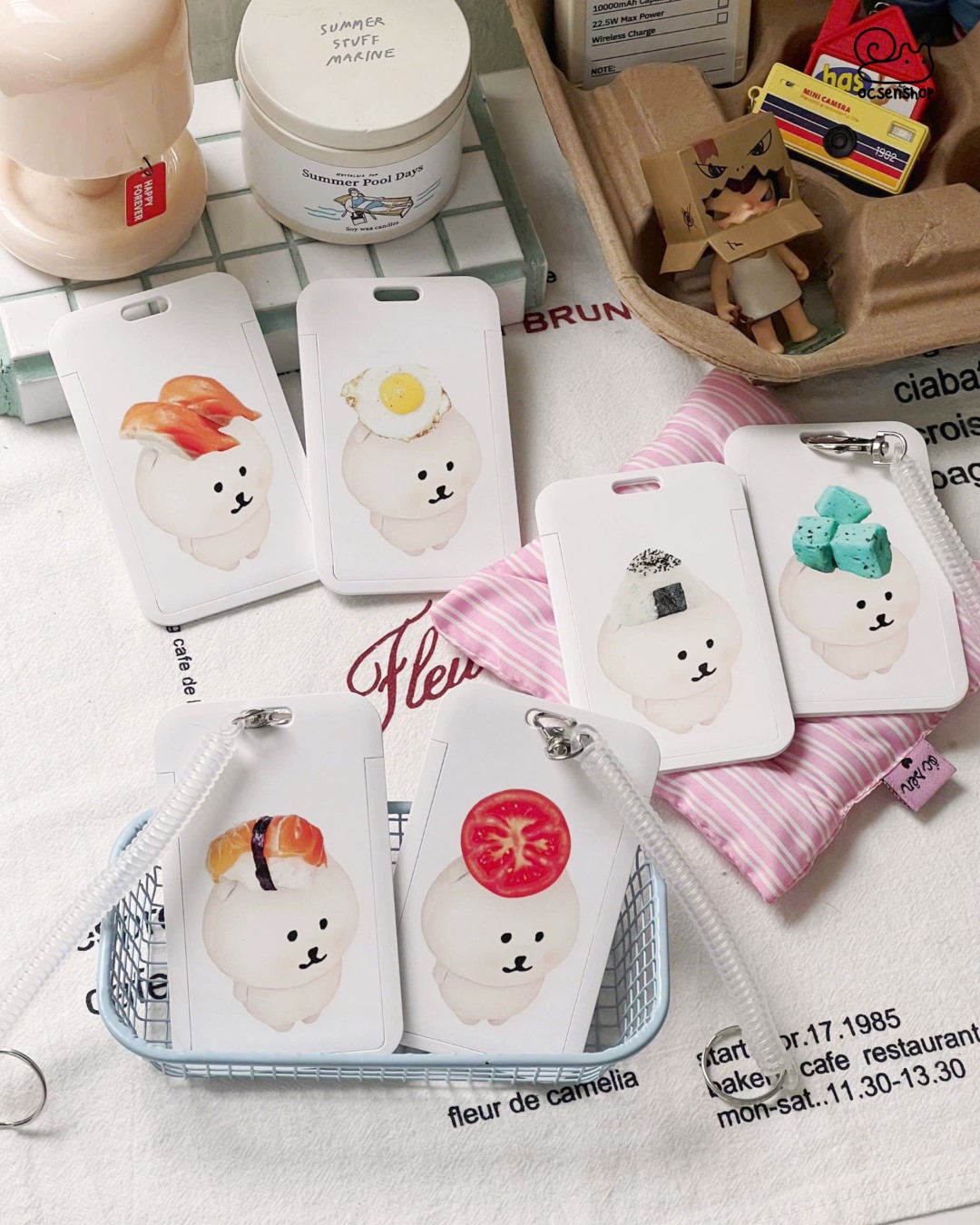 Card holder Maltese đồ ăn kèm dây lò xò