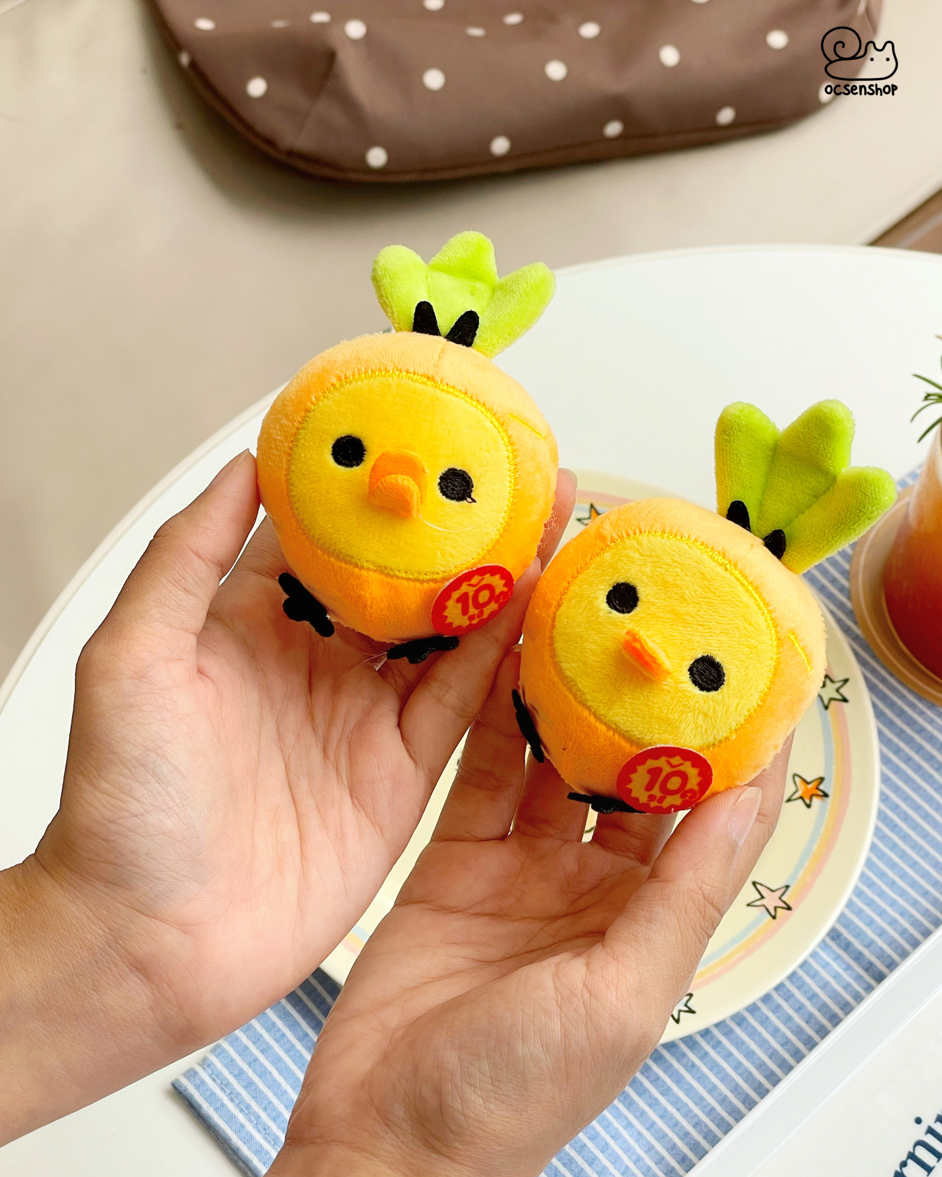 Gà bông cosplay cà rốt