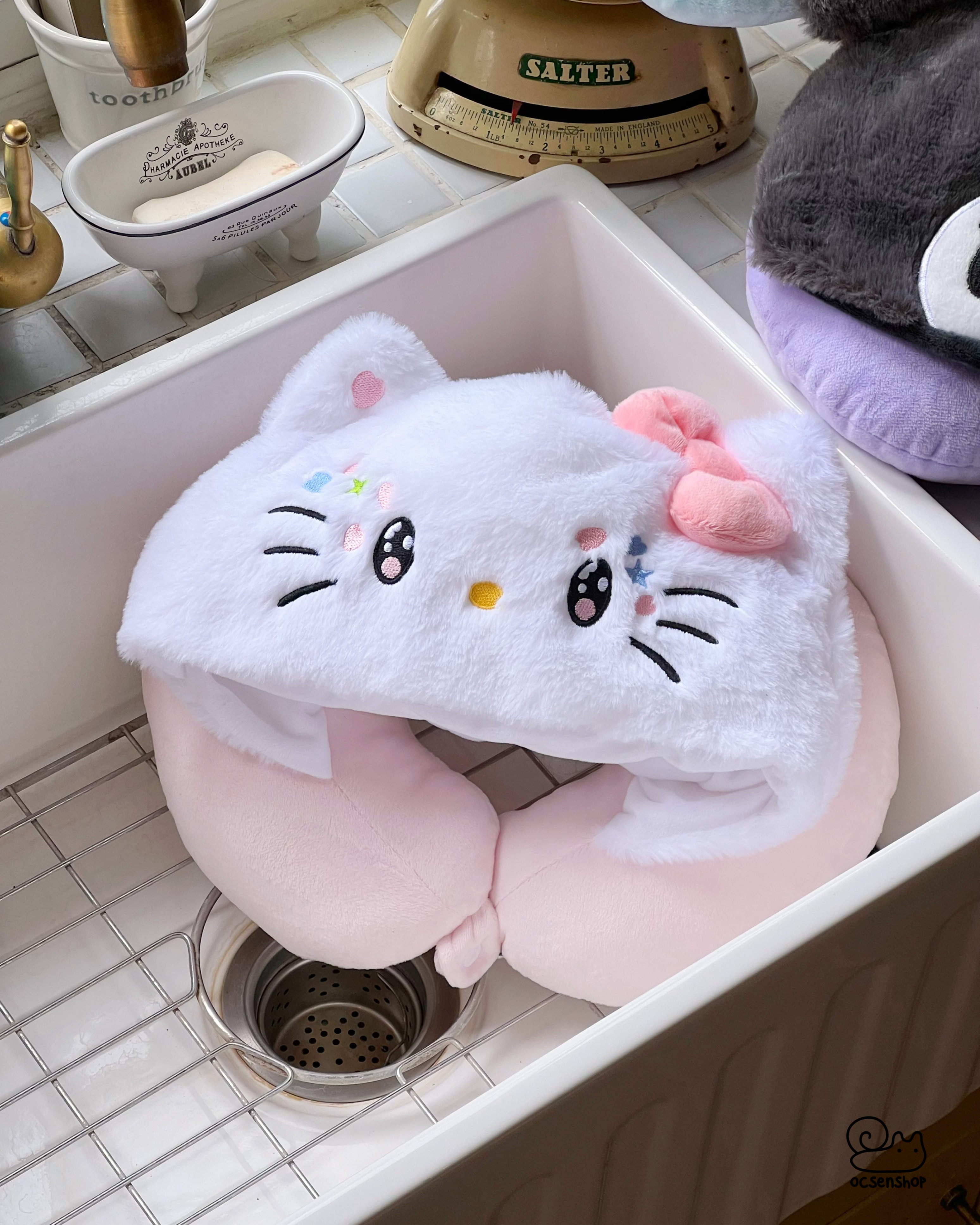 Gối kê cổ kèm mũ Sanrio