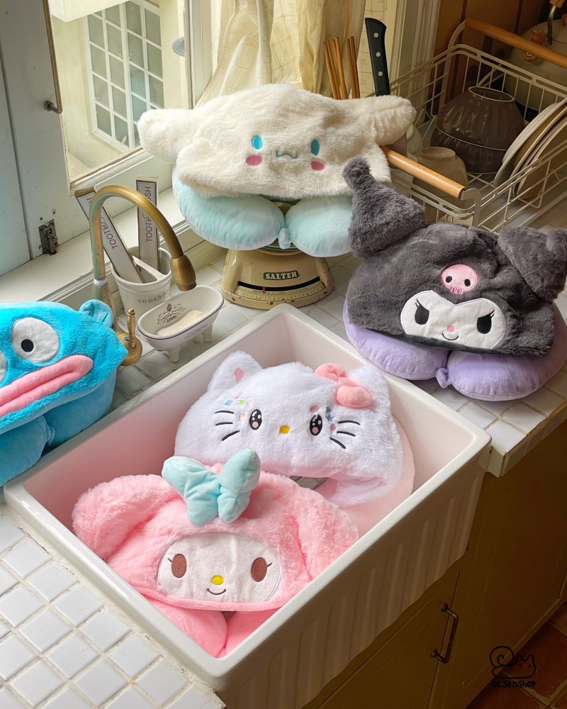 Gối kê cổ kèm mũ Sanrio