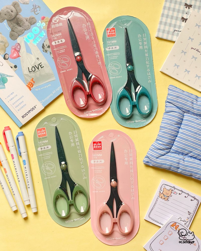 Kéo đen tay cầm màu