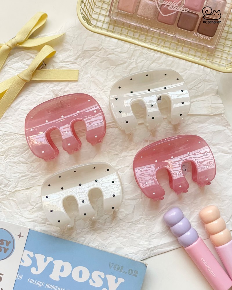 Kẹp càng cua chấm bi chữ M (8cm)