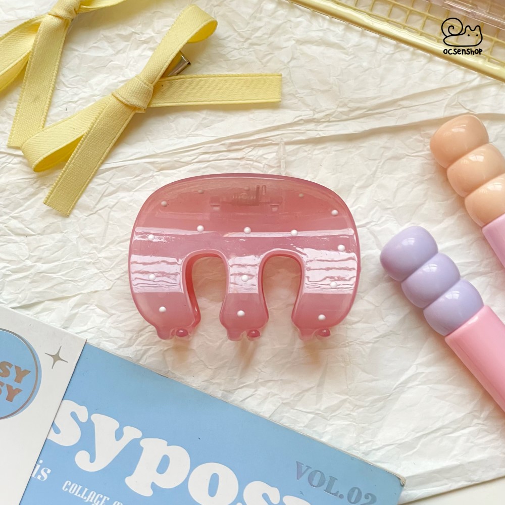 Kẹp càng cua chấm bi chữ M (8cm)