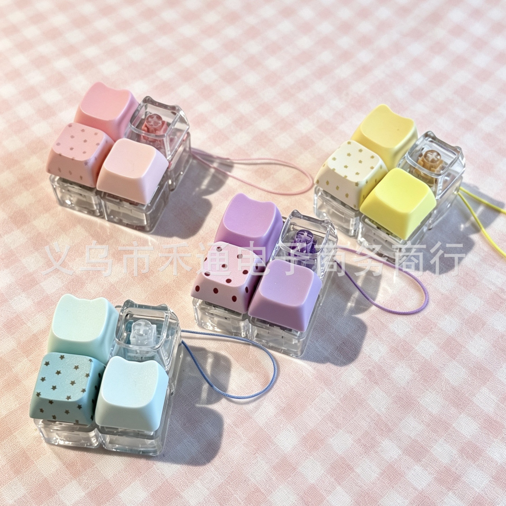 Móc khóa Keycap chấm họa tiết (4 phím)