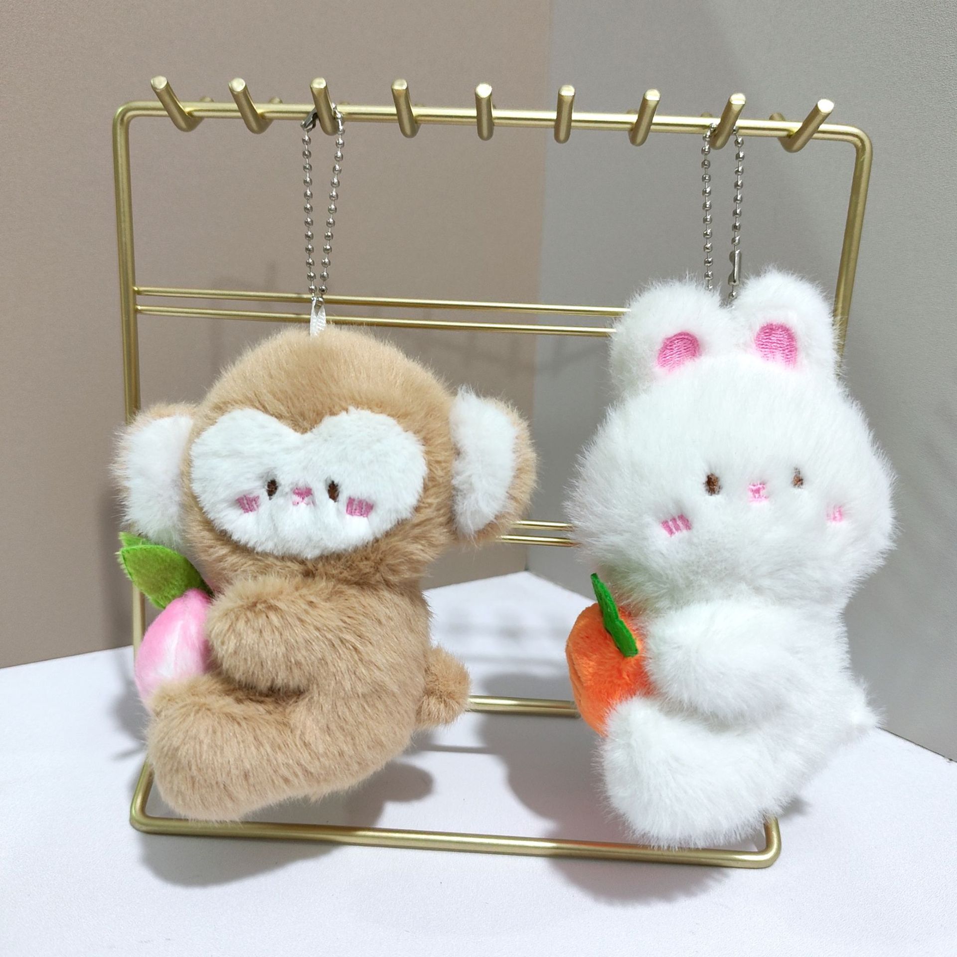 Móc khóa bông Động vật ôm trái cây (12cm)