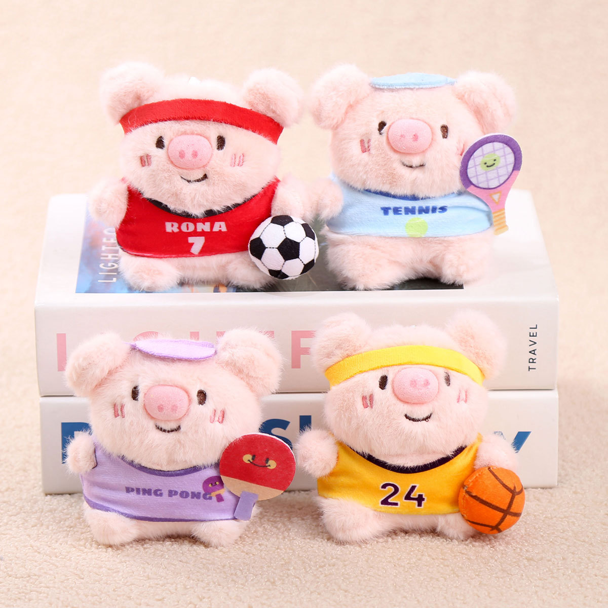 Móc khóa bông Heo thể thao (11cm)