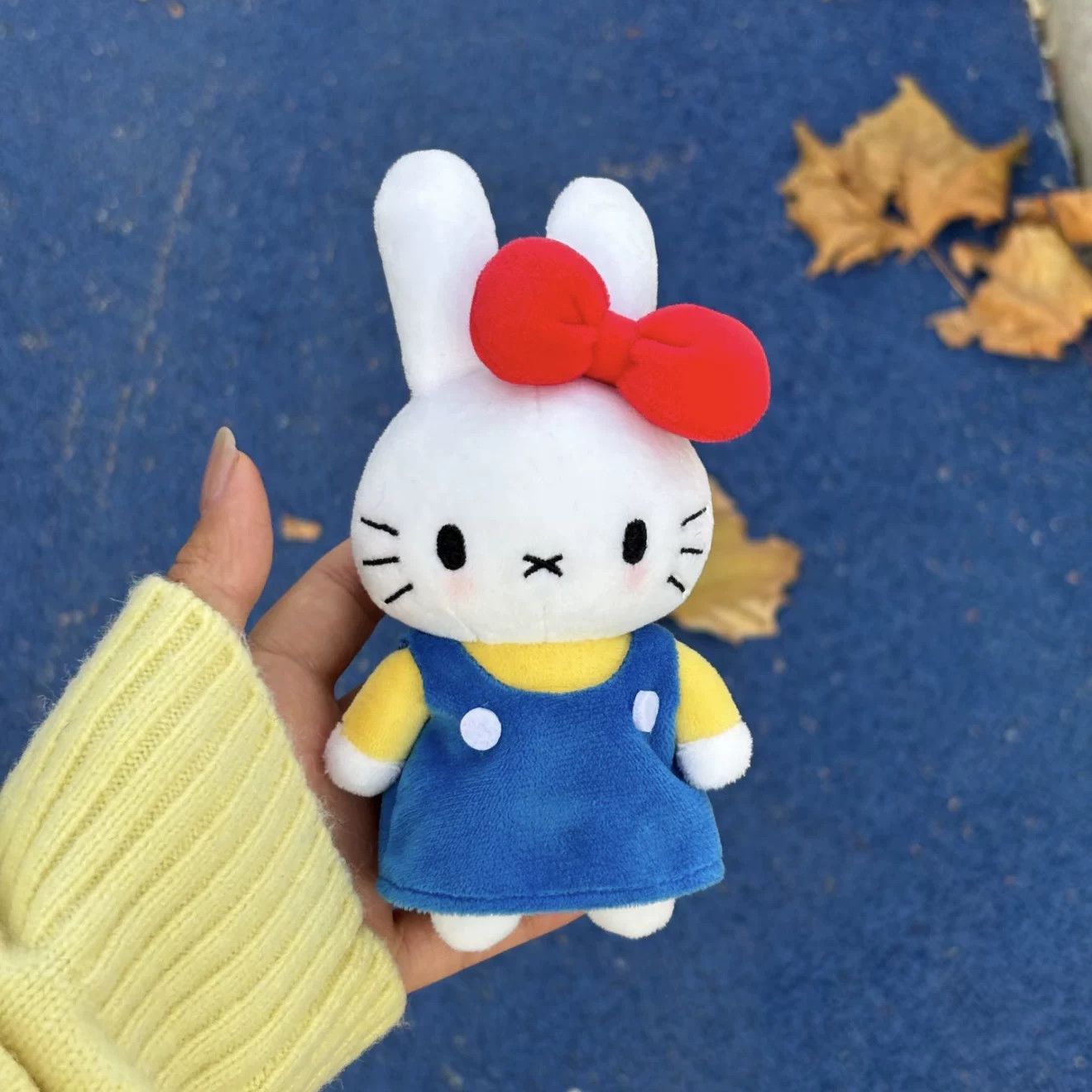 Móc khóa bông Miffy cosplay Hello Kitty