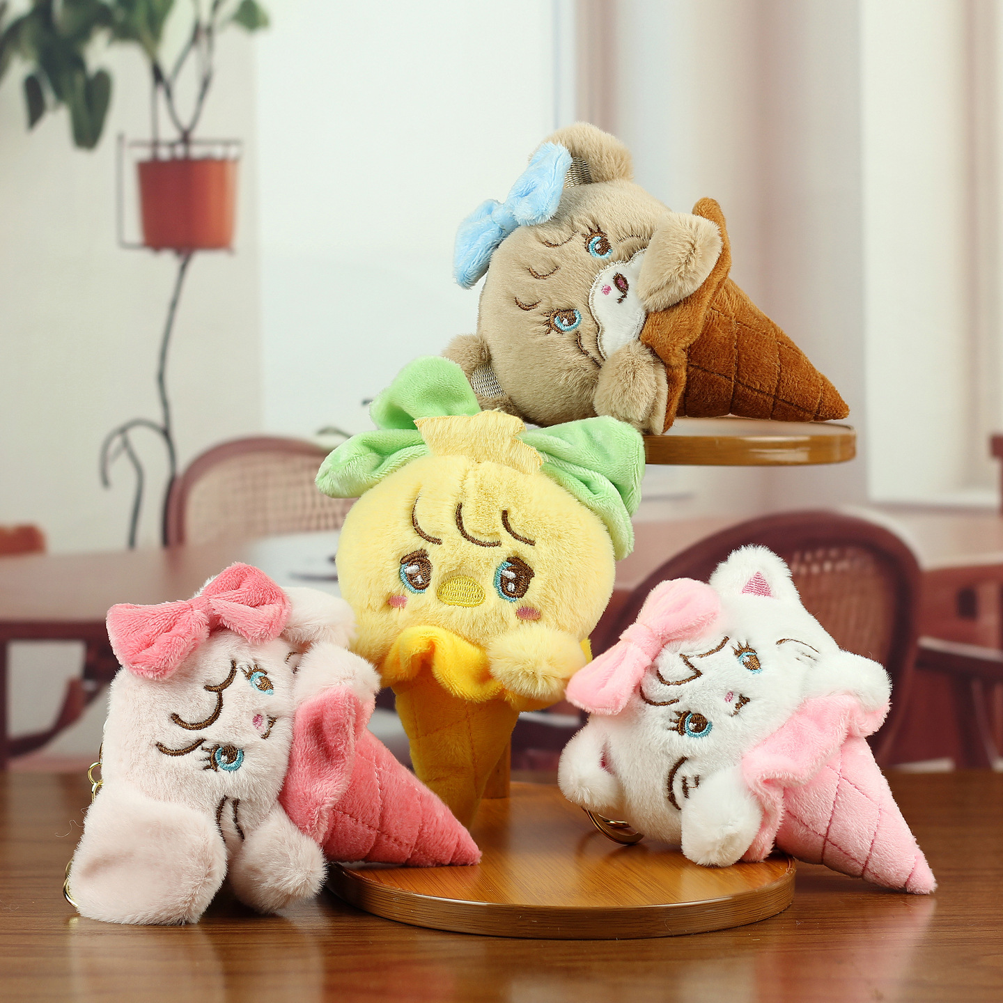 Móc khóa bông Mikko ốc quế (14cm)