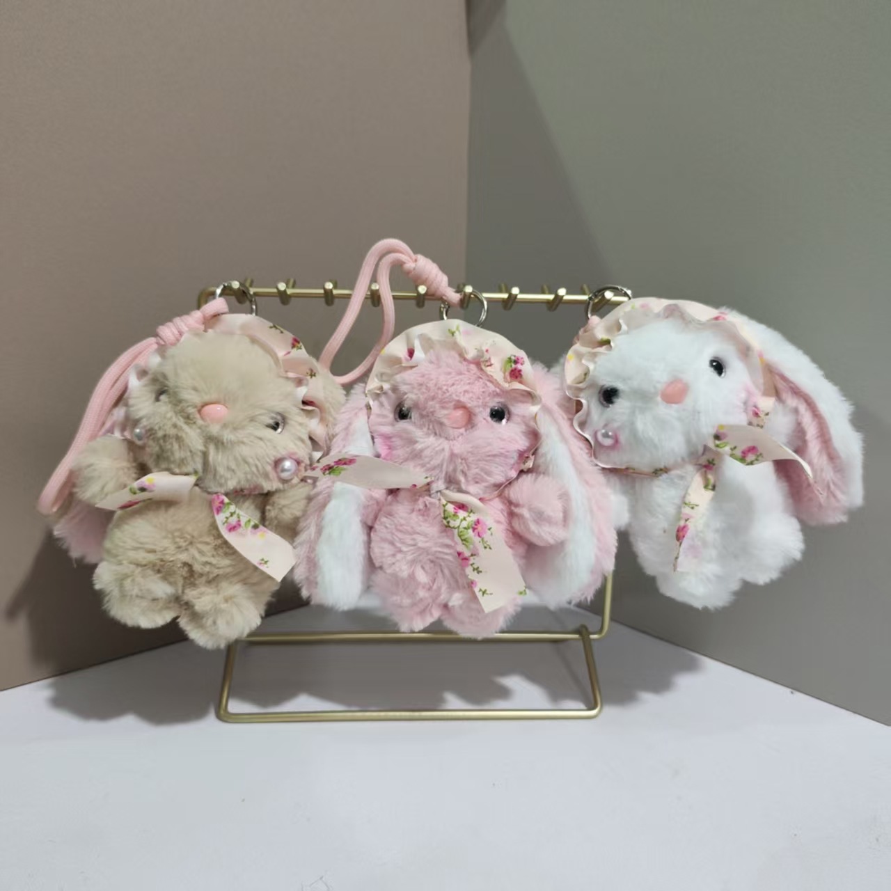 Móc khóa bông Thỏ quàng khăn hoa (12cm)