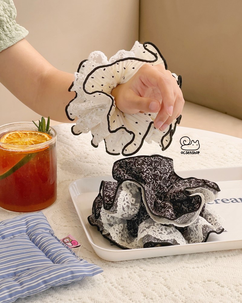 Scrunchie gân sọc chấm bi kèm ren (4 lớp)