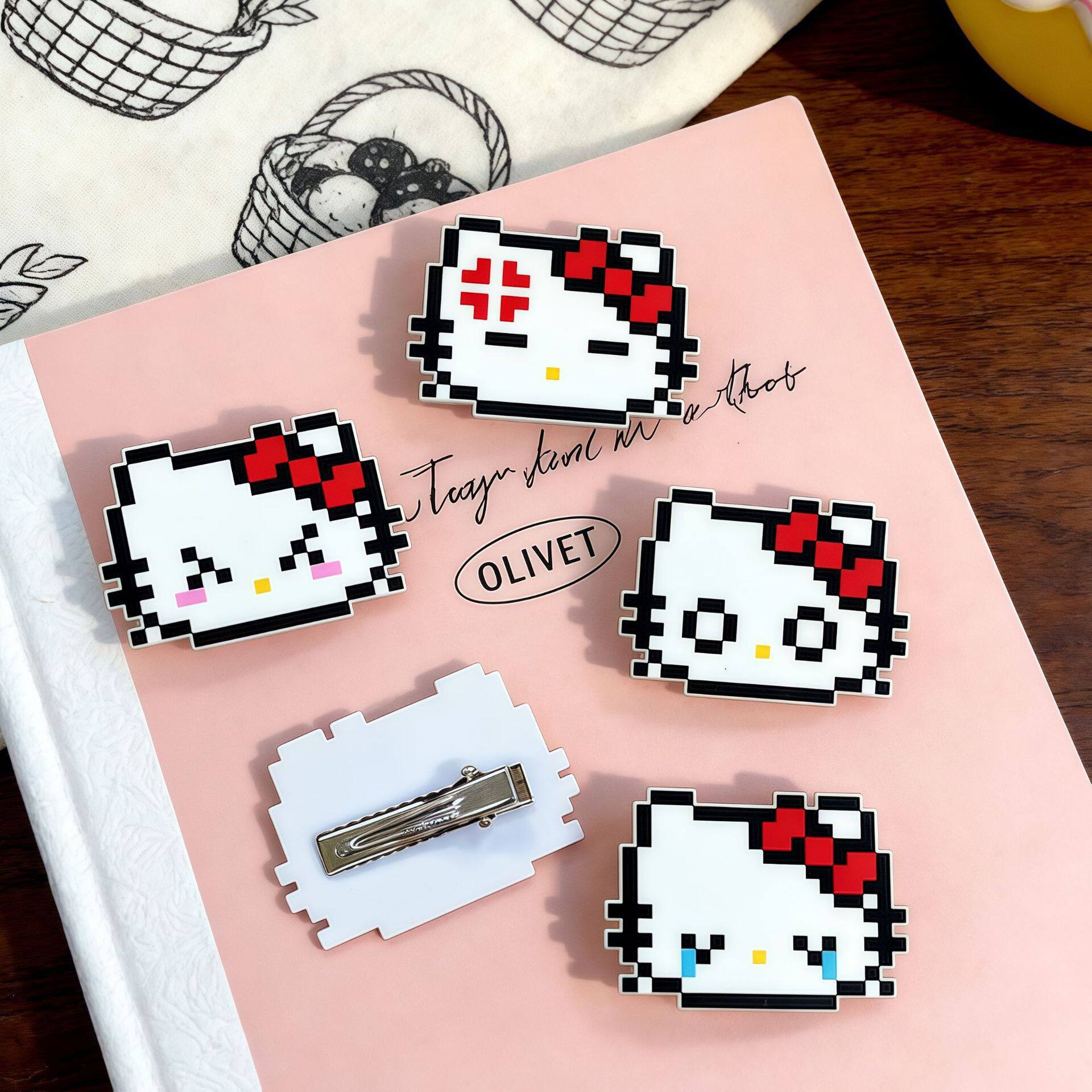 Set kẹp tóc mặt Hello Kitty pixel (2c)