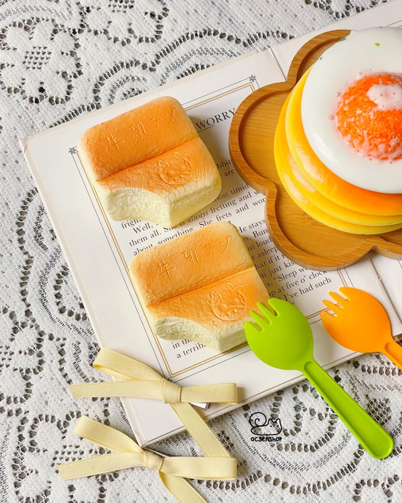 Squishy bánh cắn dở