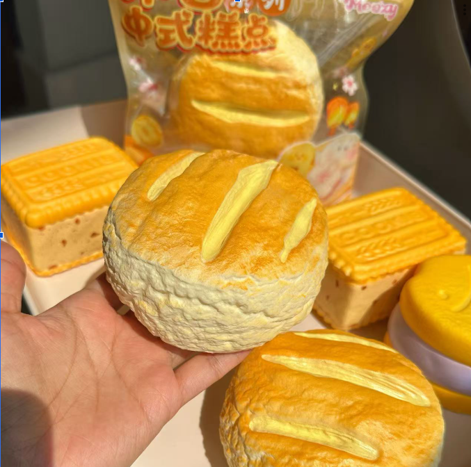 Squishy Moozy bánh mì tròn nhân kem (kèm túi)