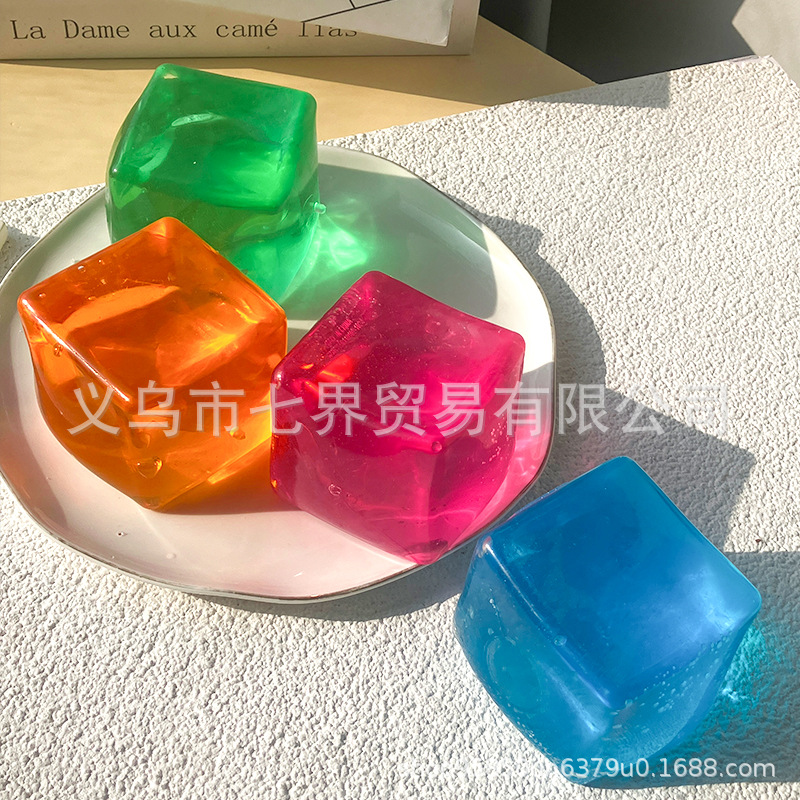 Stress ball Đá viên (7cm)