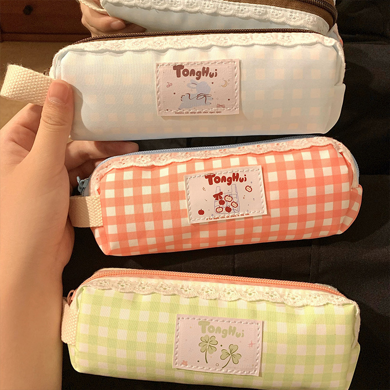 Túi bút kẻ ô viền ren TongHui