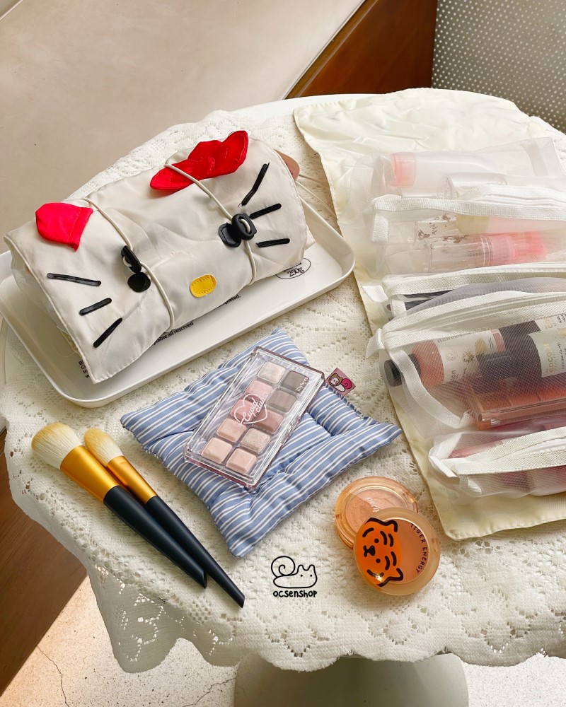 Túi đựng mĩ phẩm Hello Kitty nhiều ngăn dạng cuộn