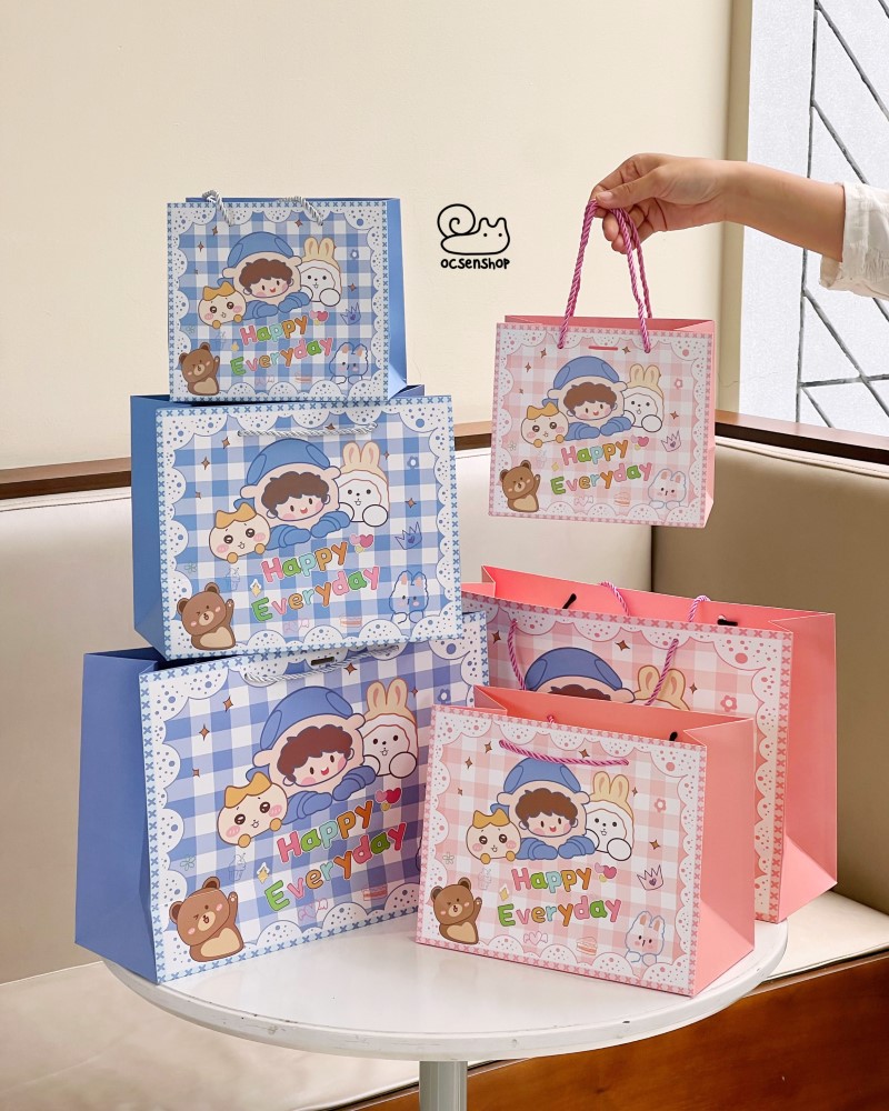 Túi quà Happy Everyday nền kẻ ô