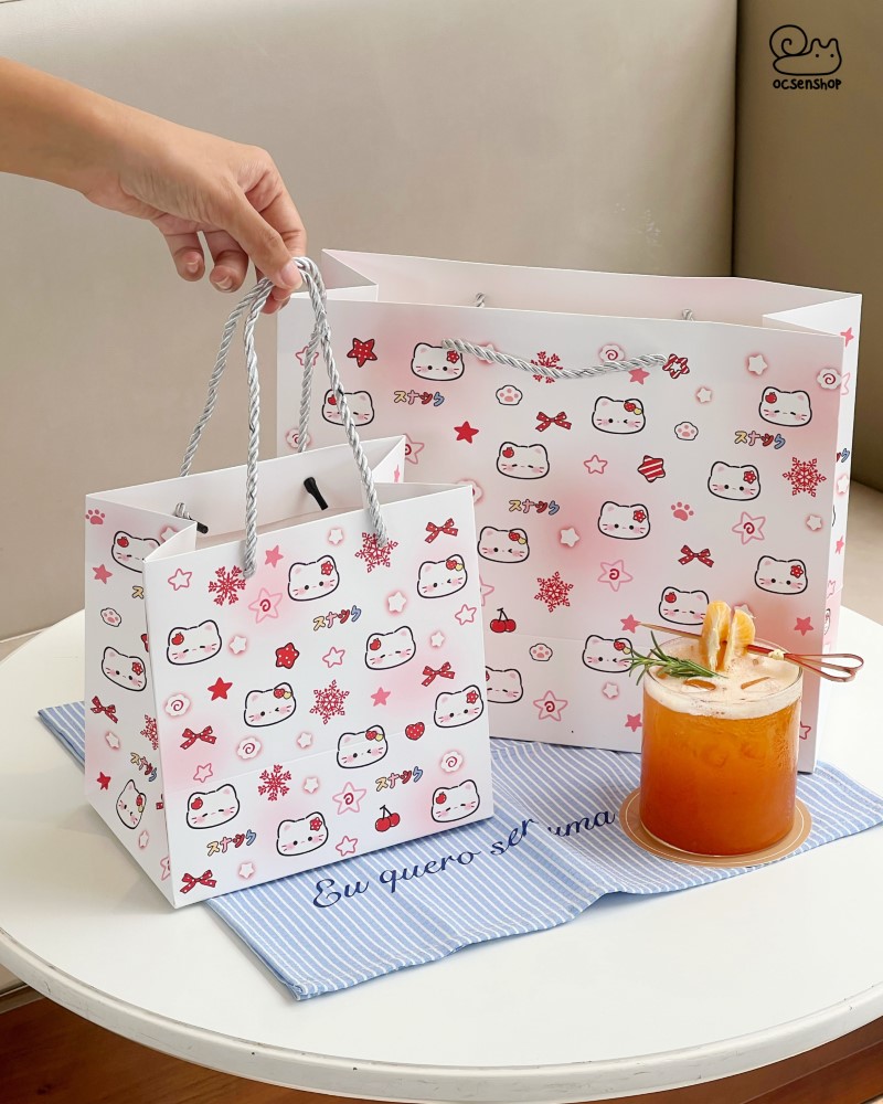 Túi quà mặt Hello Kitty nền sao