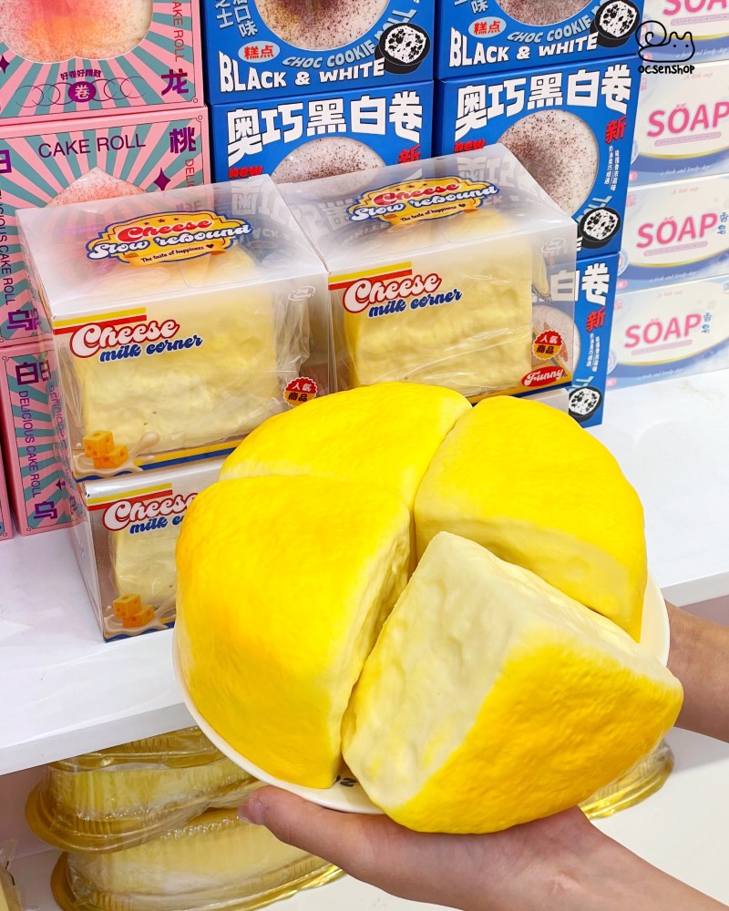 Zoey Squishy Bánh sữa phô mai (kèm hộp)
