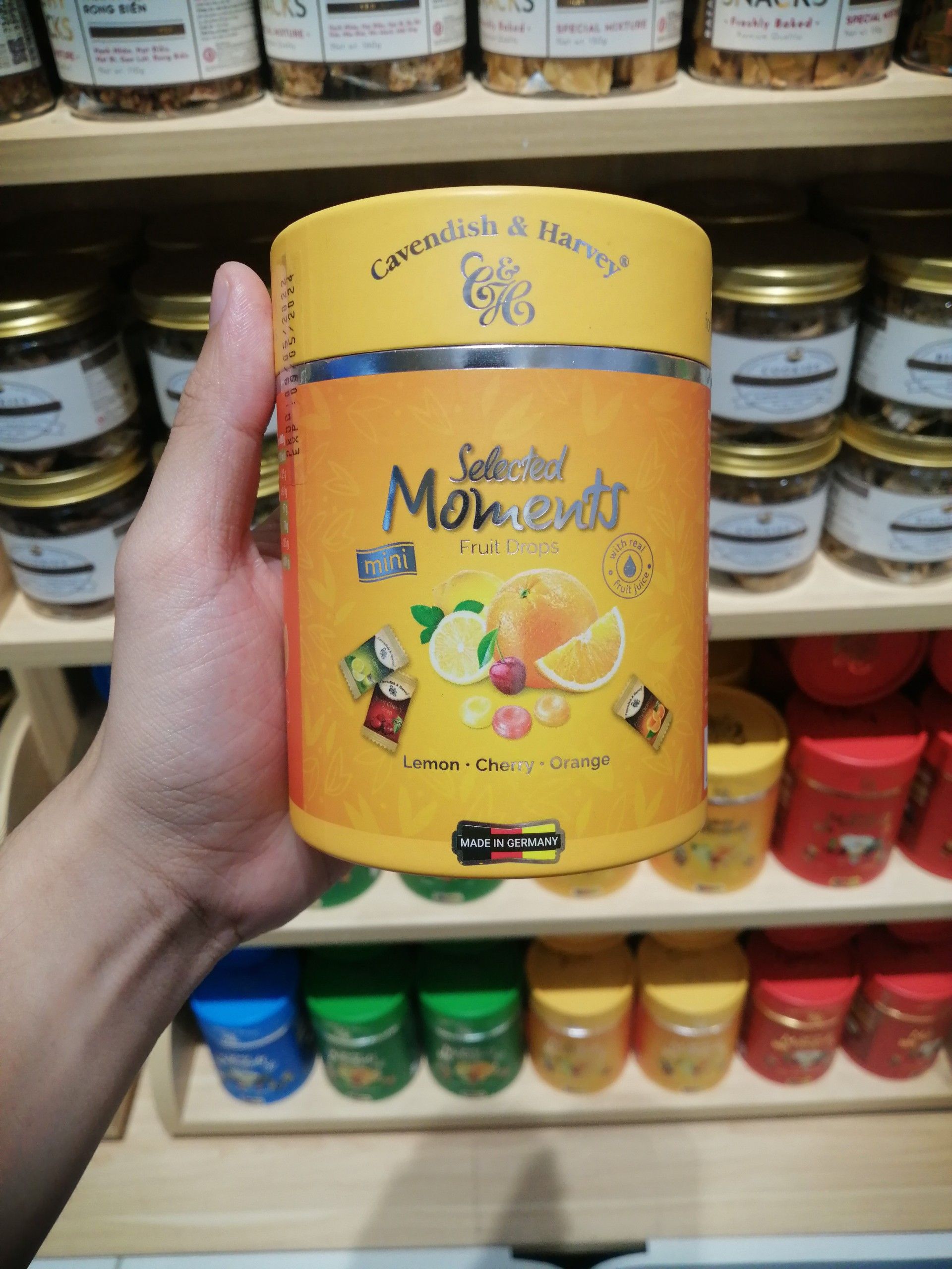 Kẹo Cavendish & Harvey C&H 100g Selected Moments Fruit Drops Yellow - Hỗn hợp trái cây Lemon, Cherry, Orange