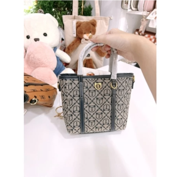 Túi form chữ A họa tiết gấu TTWN BEAR GUOO BEAR THÁI LAN chính hãng