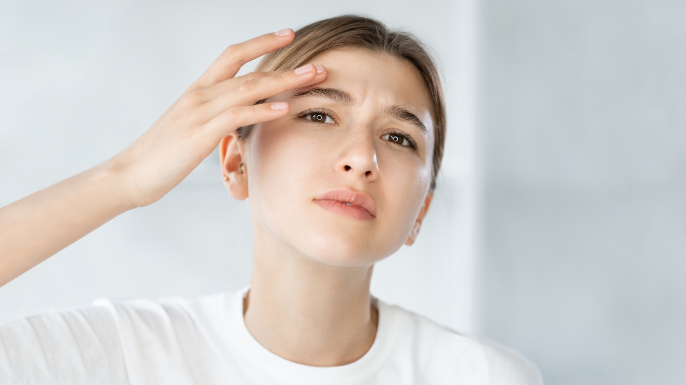 Da dầu? Đừng lo! Bí quyết để làn da thoáng mịn ngay bước tẩy trang đầu tiên