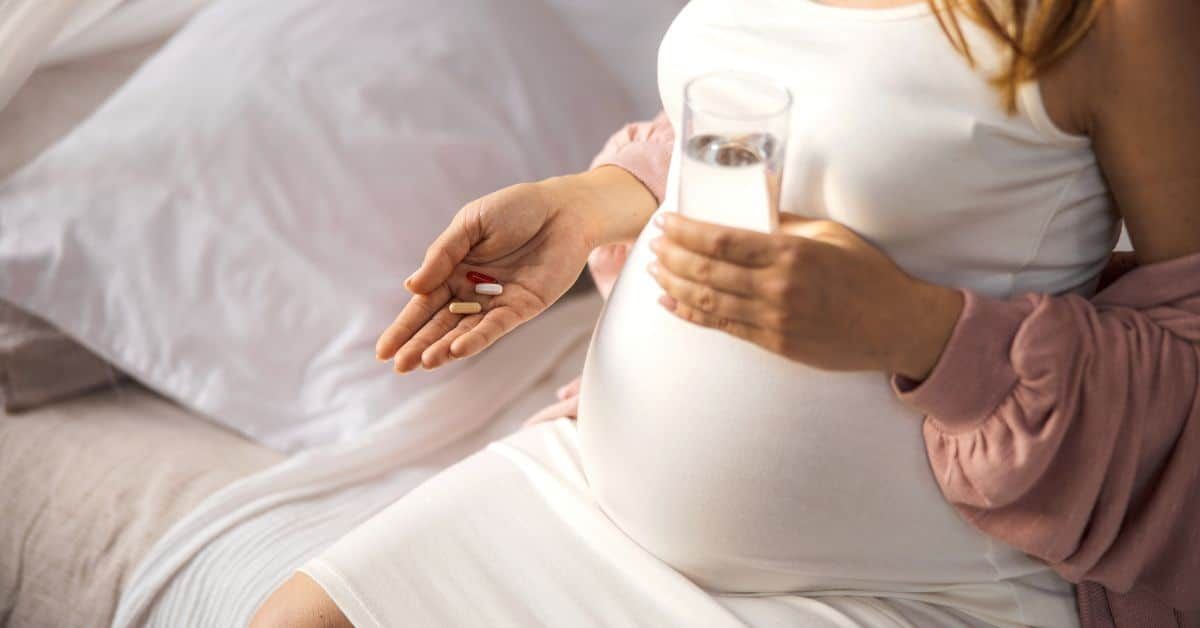 Uống sắt bị táo khi mang thai: Làm gì để dễ chịu hơn?