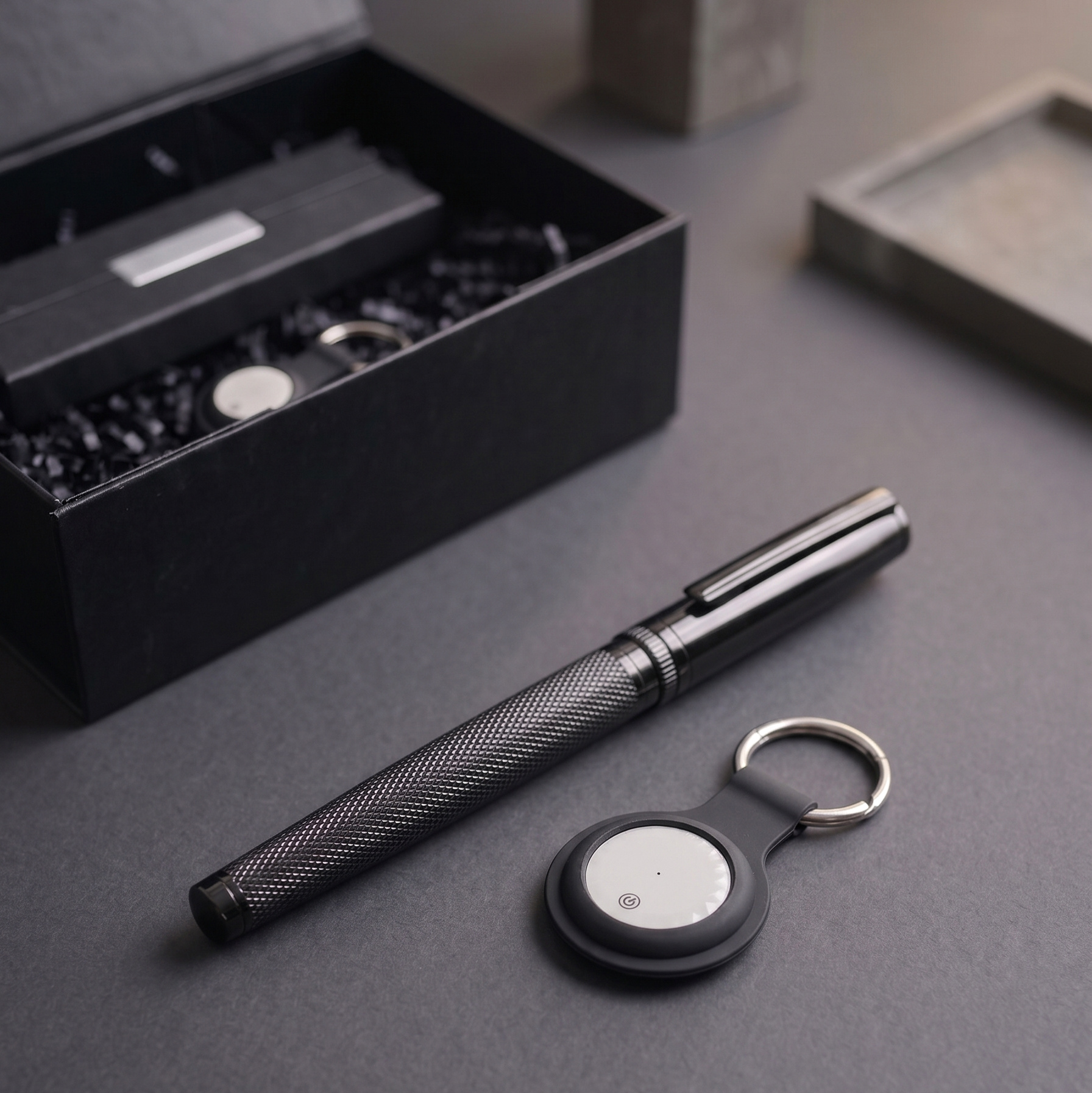 Bộ quà tặng Bút Ký và Tracker