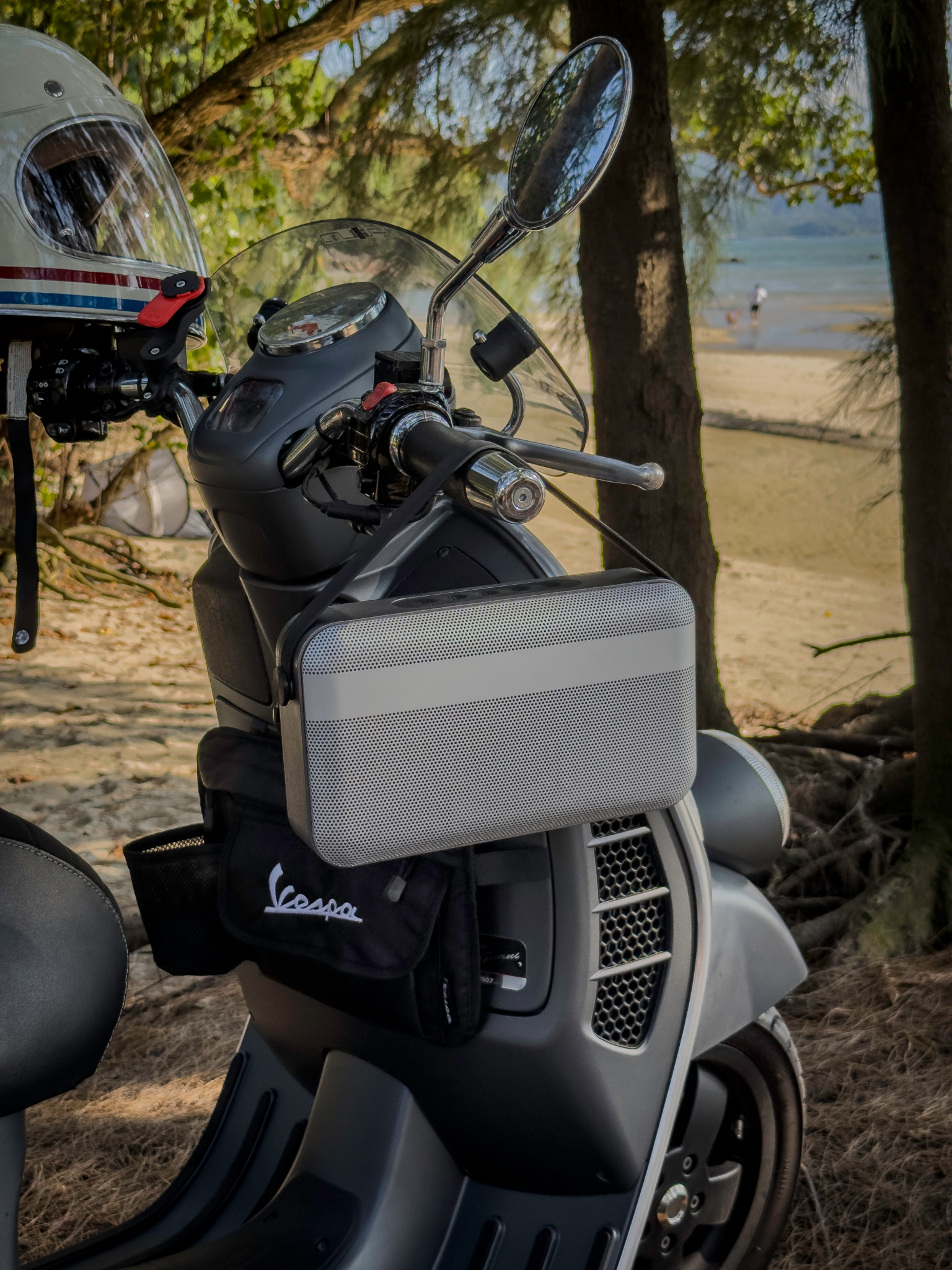 Loa-bluetooth-xa-ch-tay-Brandcharger-Nano-Beast_BC Nano Beast Vespa Beach.jpg